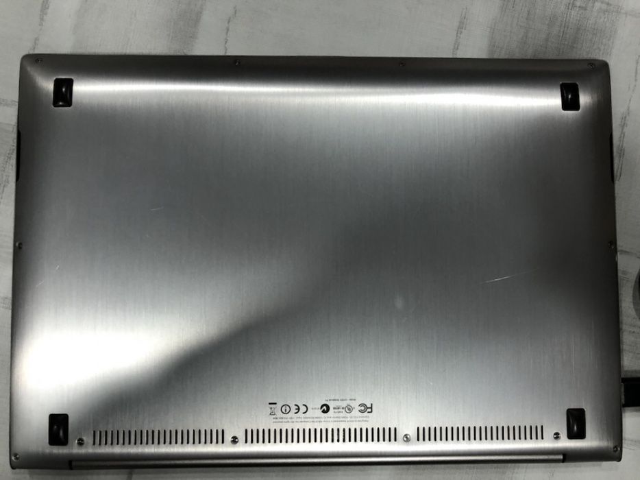 ASUS 13” UX303UA ultrabook i5 10GB ram 64 bit