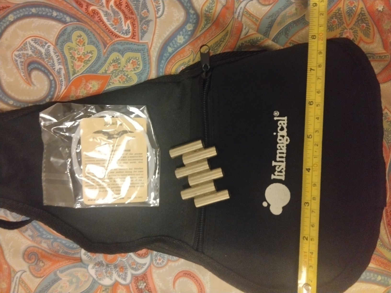 Saco para ukelele,cordas e afinador analógico para guitarra.