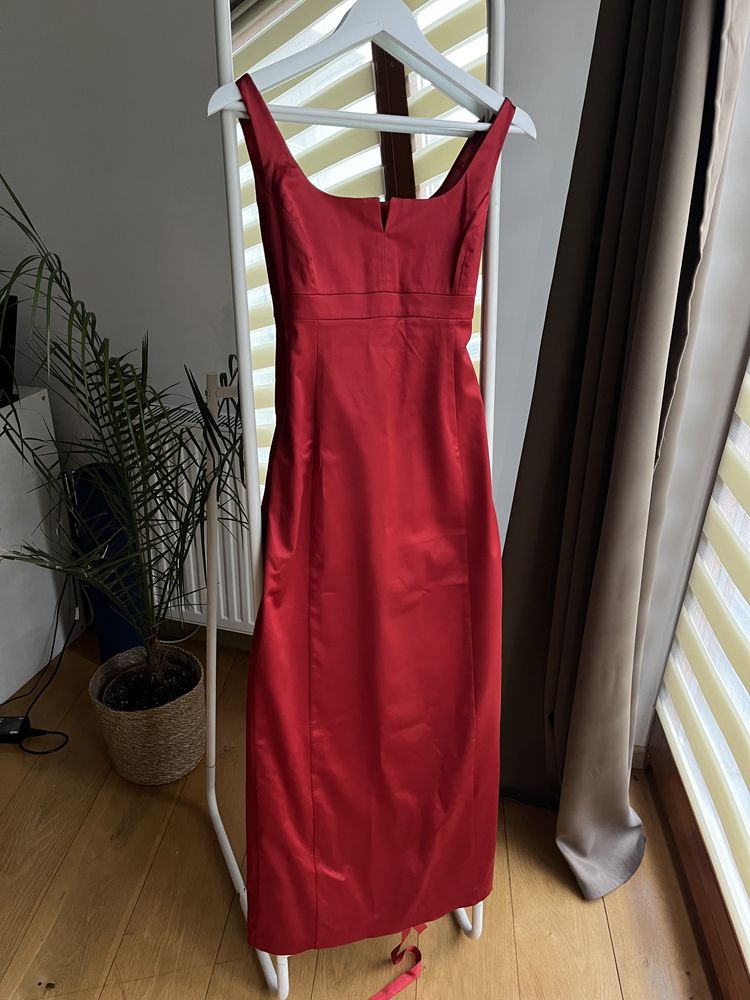 Długa czerwona suknia Hallhuber