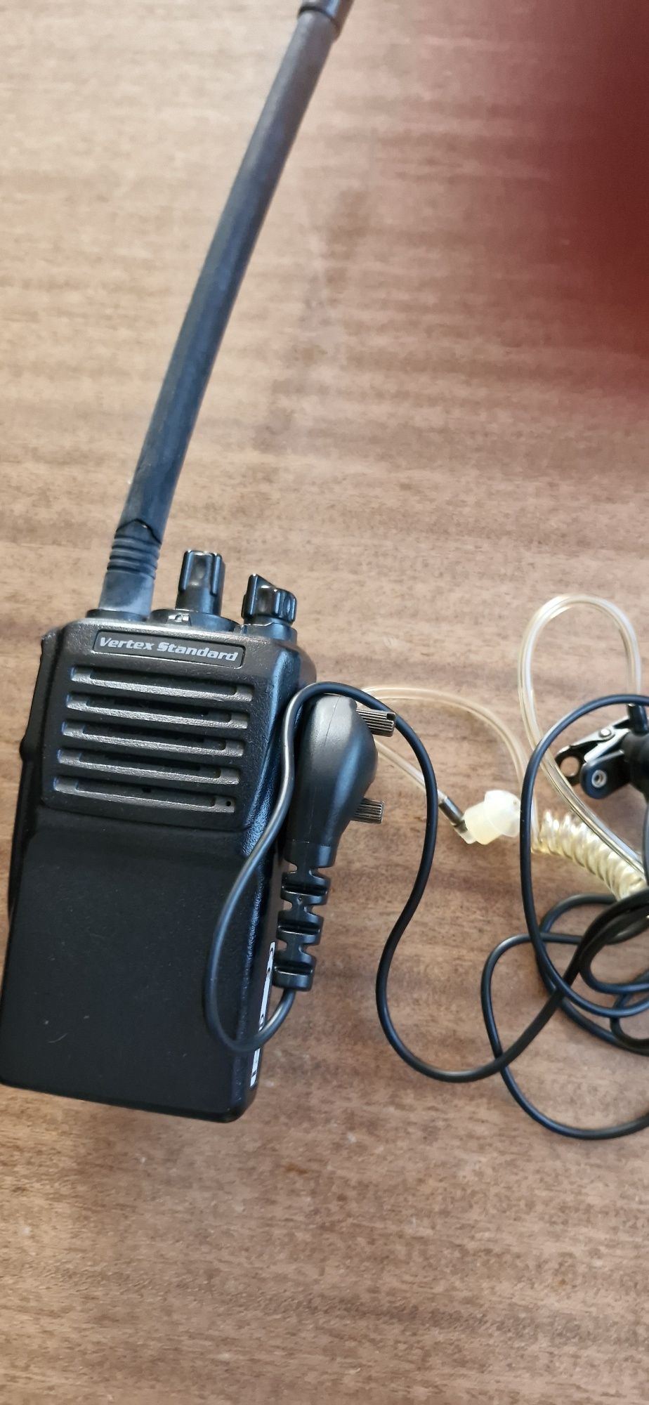 Радіостанція Vertex Standart VX-231 з навушником