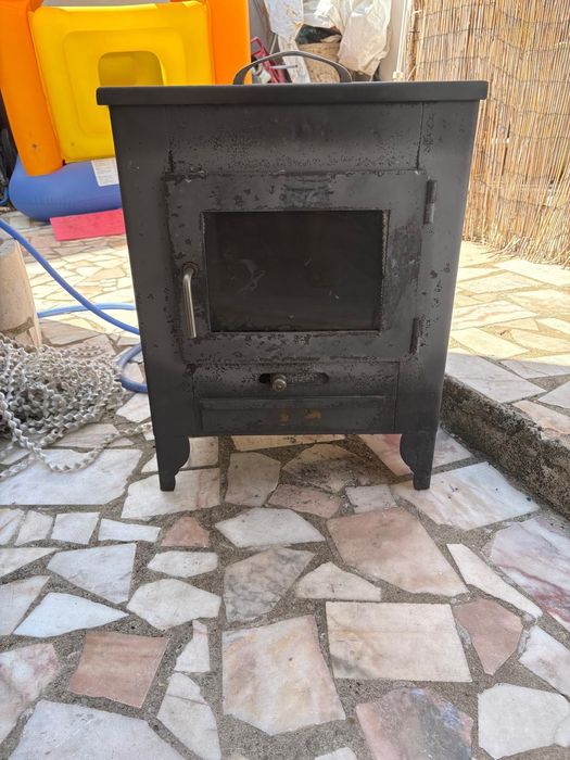 Salamandra em ferro fundido