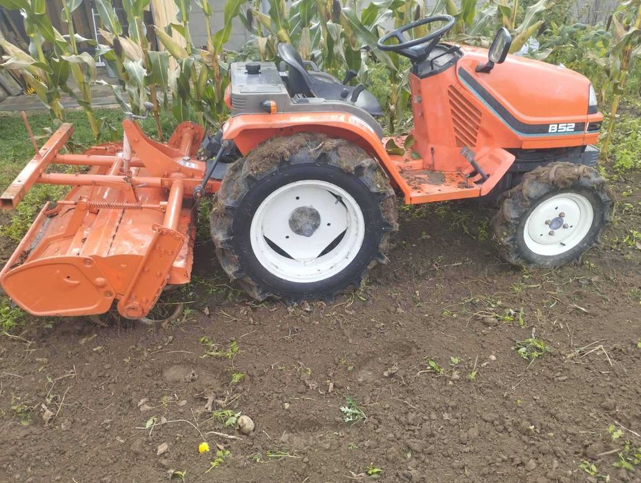 мінітрактор Кубота В-52
