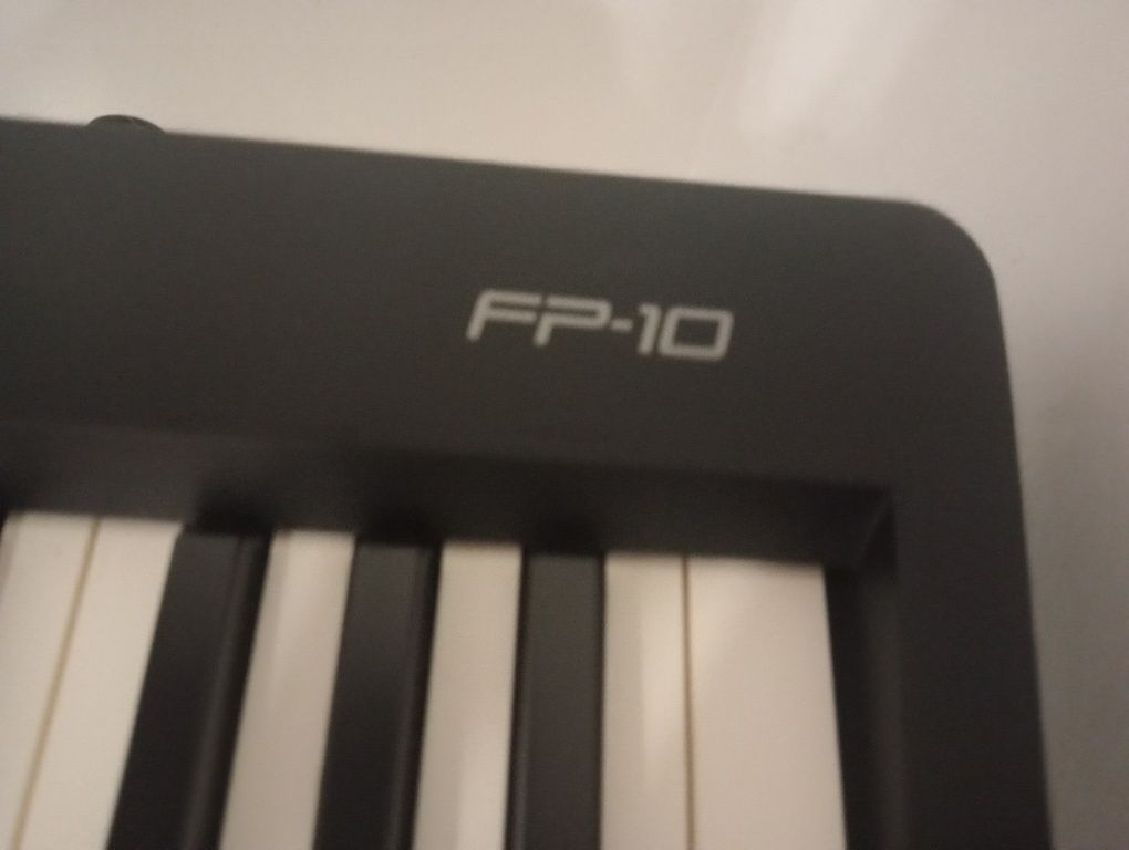 Roland FP10 piano digital