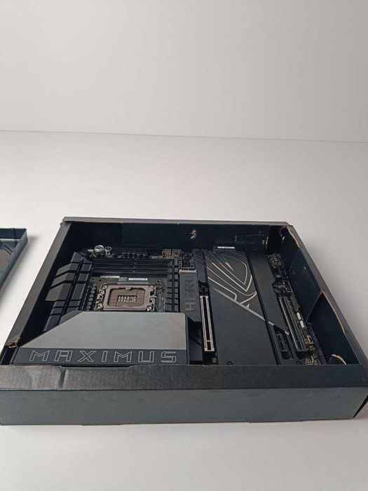 ASUS ROG MAXIMUS Z890 HERO – płyta główna LGA1851 jak nowa