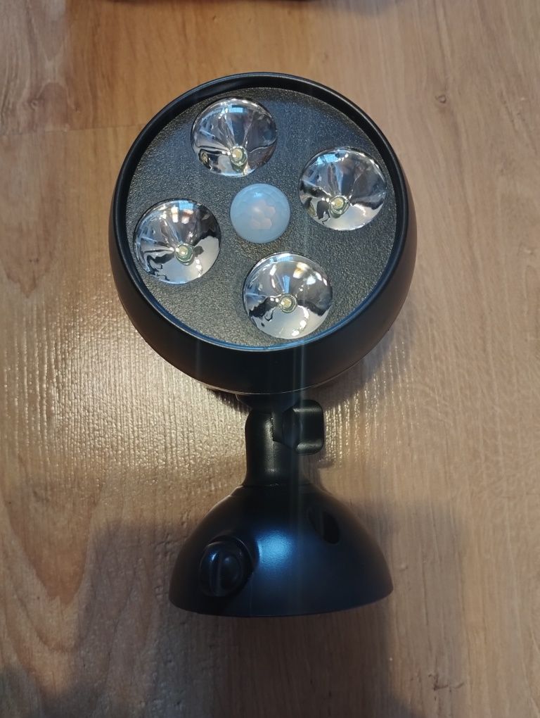 Lampa z czujnikiem ruchu nicrew