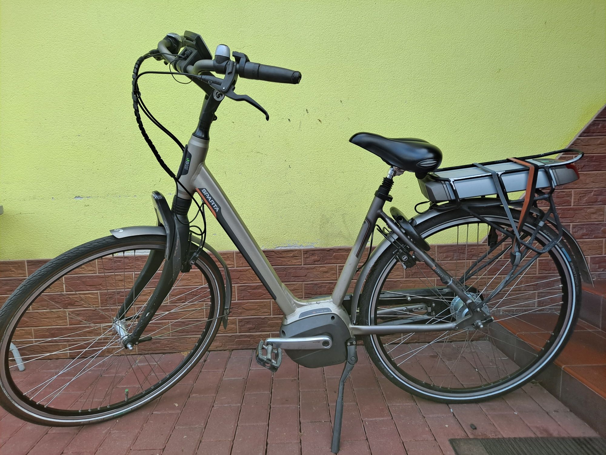 Rower elektryczny Sparta M8i