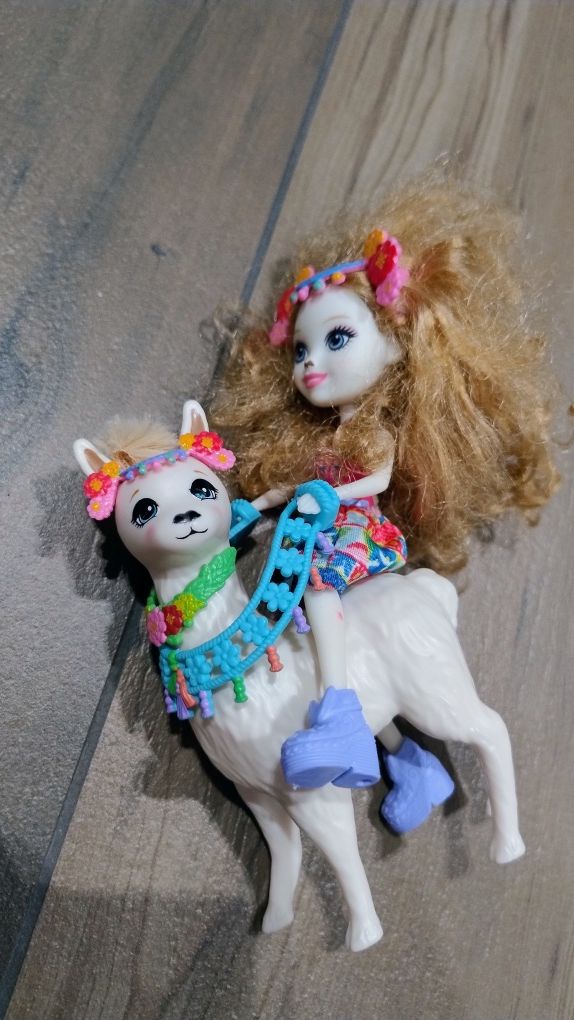 Lalka Enchantimals i duże zwierzę Lama