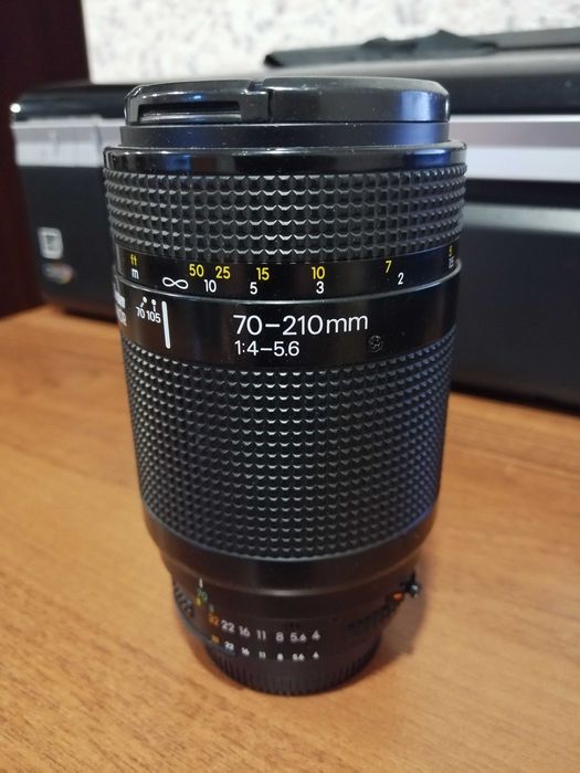 Объектив NIKKOR 70-210 mm f 4,0-5,6
