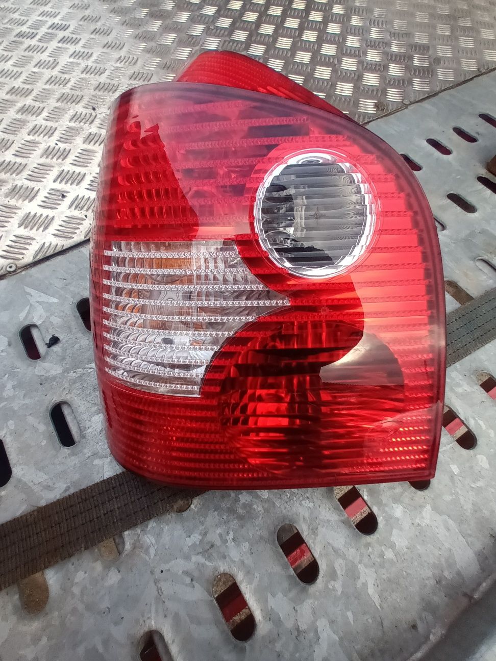 Lampy tył lewa prawa volkswagen polo 9N