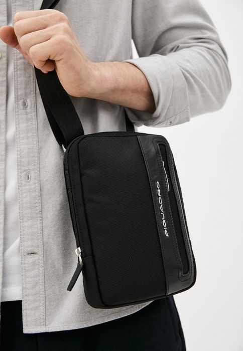 Чоловіча сумка на плече Piquadro месенджер