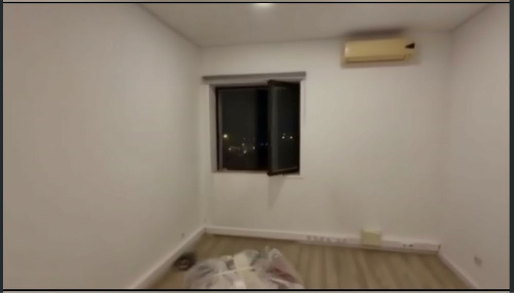 Escritório com duas salas independentes.