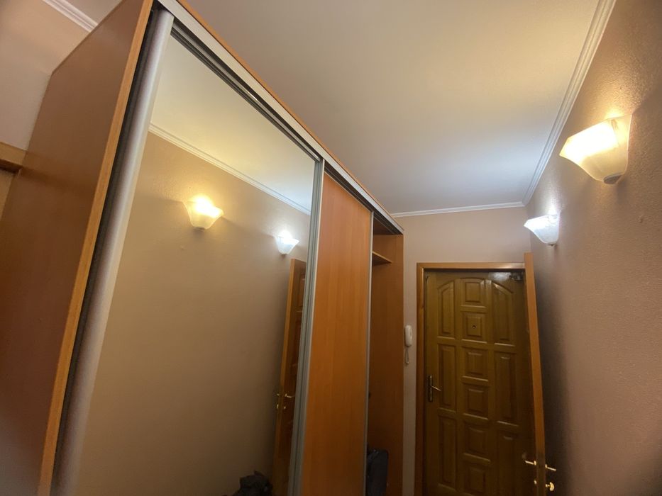 Продам 2-х кімнатну квартиру з меблями, технікою, гаражом