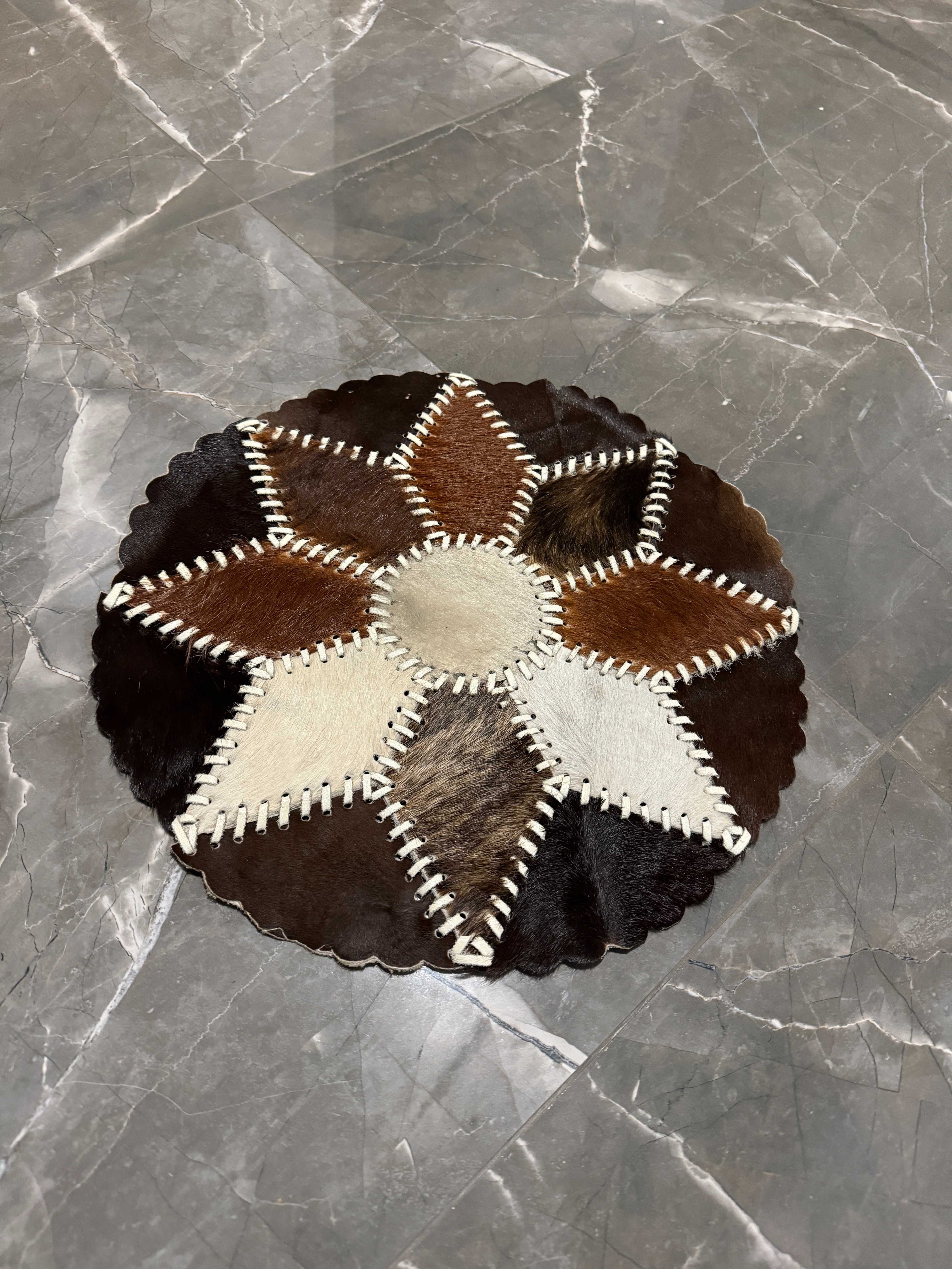 Skóra z Krowy Dywan Okrągły Śr. 40 cm