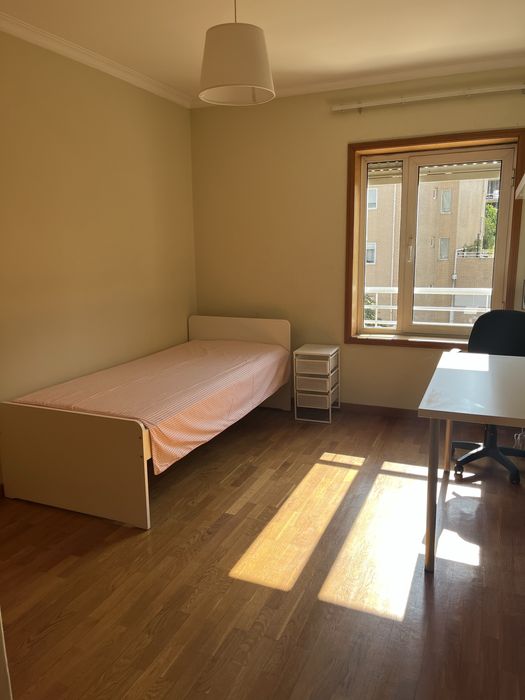 Cama Ikea e colchão