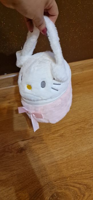 Hello Kitty - torebeczka kosmetyczka 
Torebeczka może służyć także jak