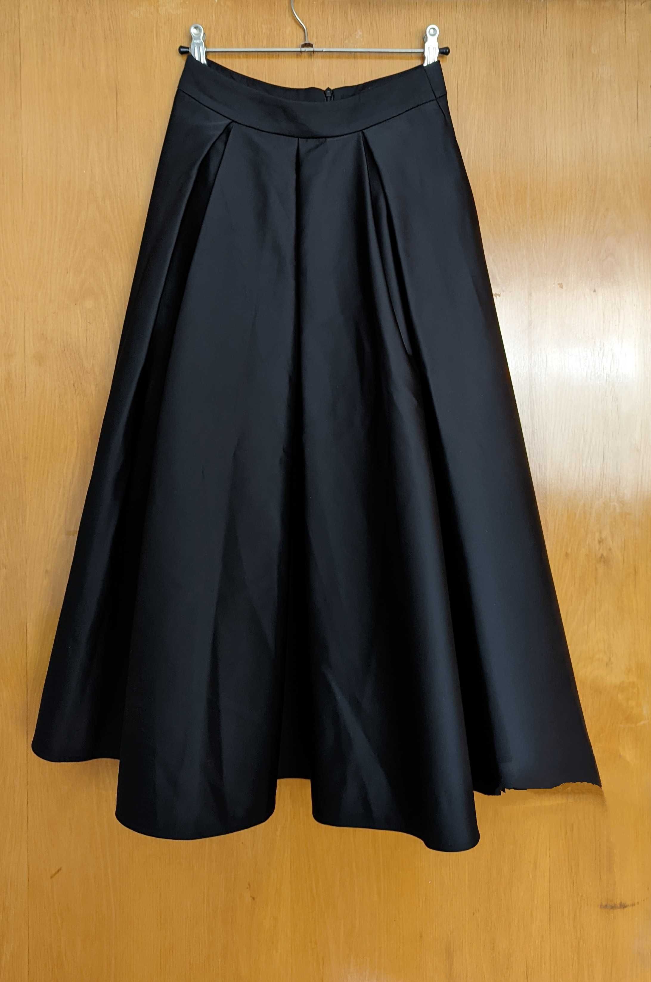 Efektowna czarna spódnica Mohito, 34