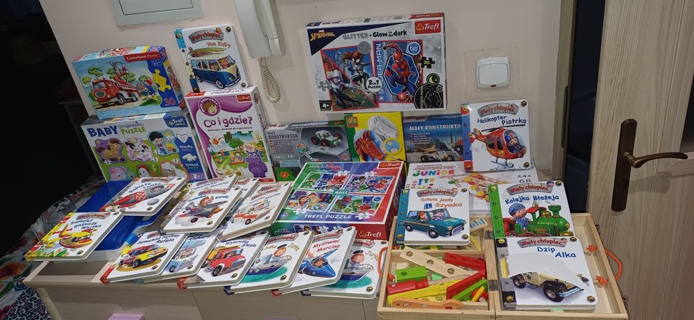 duza paka zabawek dla małego chłopca