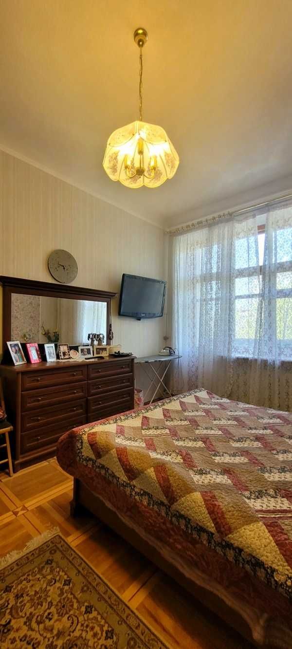 В продажу 3 кімнатна квартира Сталінка! м. Держпром, м. Наукова.