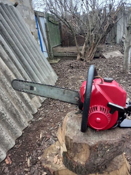 Продам Бензопилу