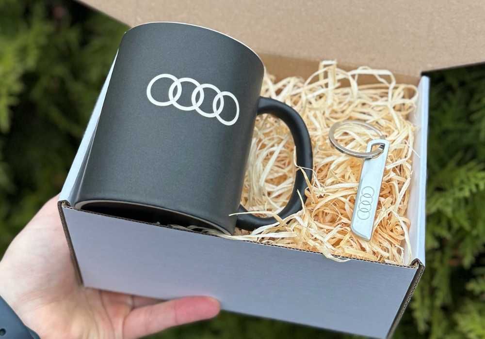 Подарунковий набір AUDI/ АУДІ оригінальна чашка та брелок 2в1