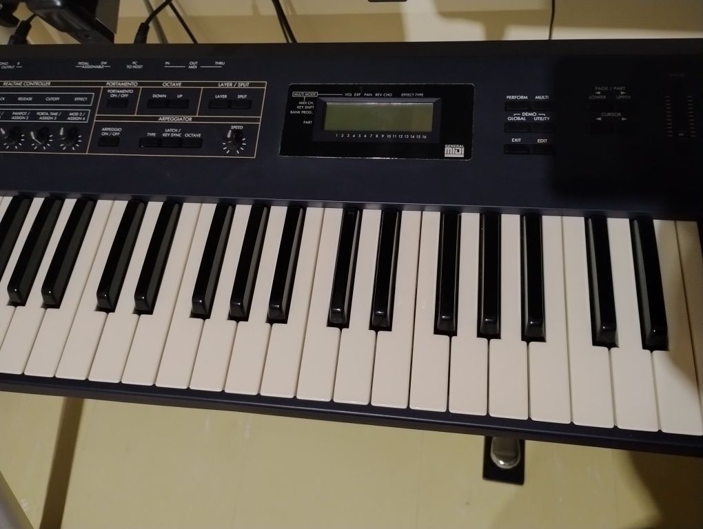 Syntezator Korg N5