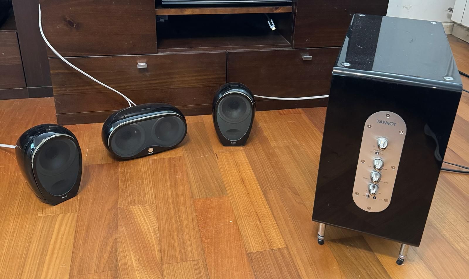 Som 5 colunas + caixa de graves (Tannoy)