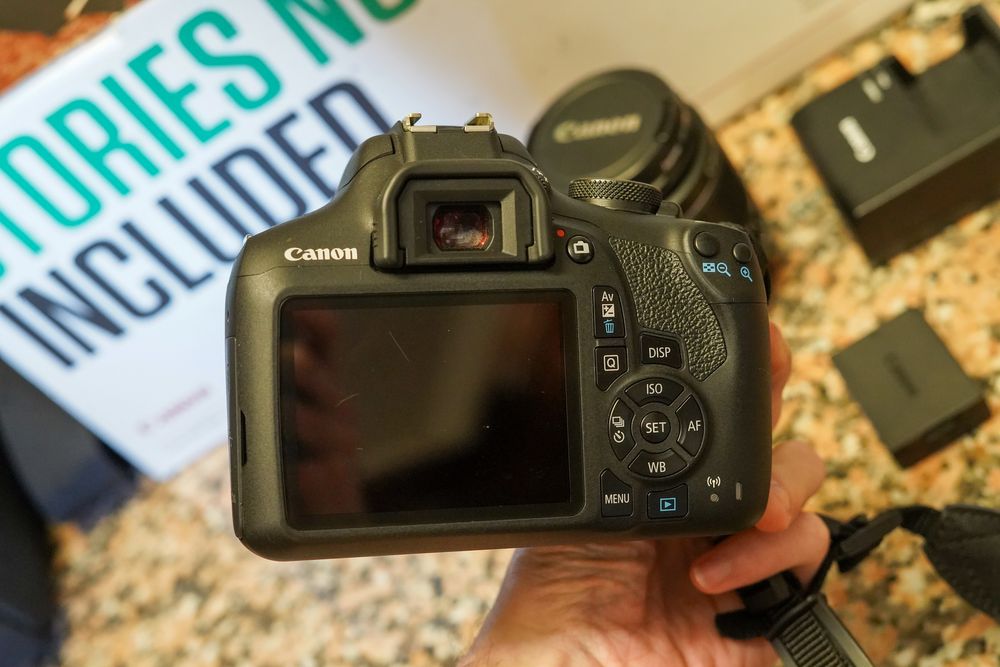 Canon 2000d + Objetiva 18-55mm