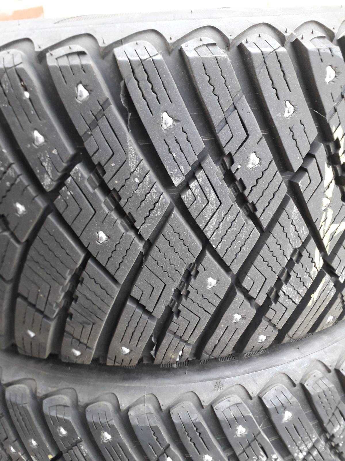 Шипована резинa 225/55R16