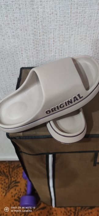 Шльопанці,дуже зручні.