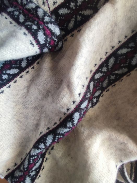 Cachecol com pompons italiano