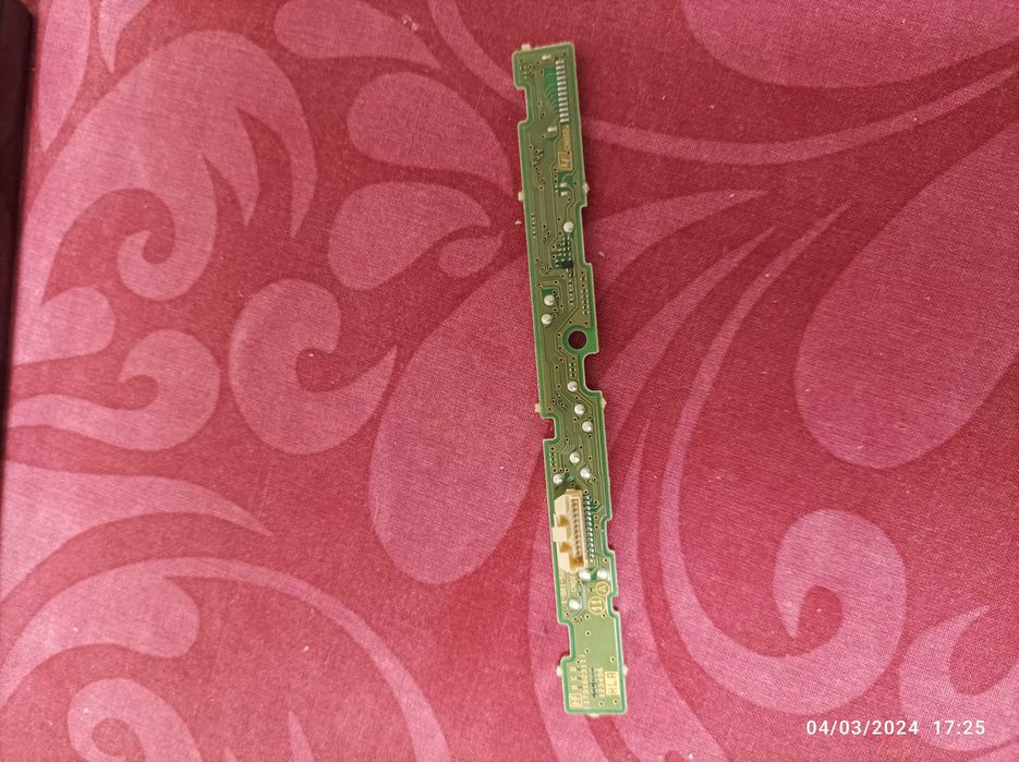 Sony Bravia KDL-32BX300 - Colunas  - Botões