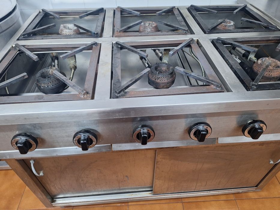 Vendo fogão com 6 queimadores  com apenas 2 meses de uso.