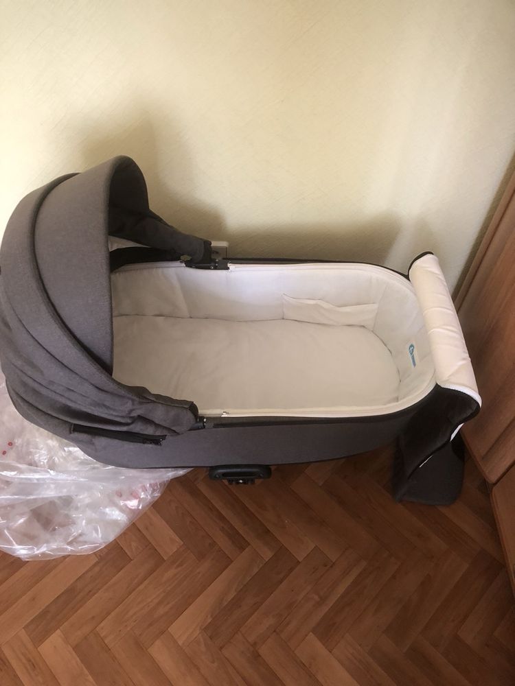Коляска б/у в хорошем состоянии