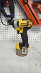 Zakrętarka udarowa szczotkowa Dewalt DCF885 155nm 18V bez aku
