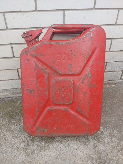 Продам канистру 20л.