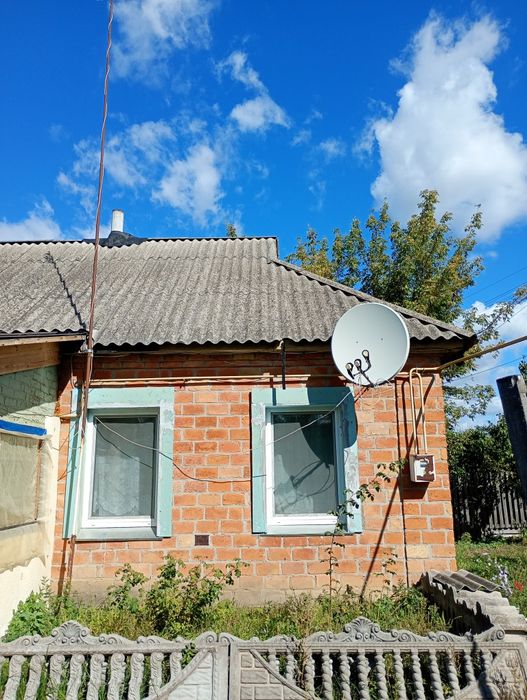 Продам будинок зі зручностями.