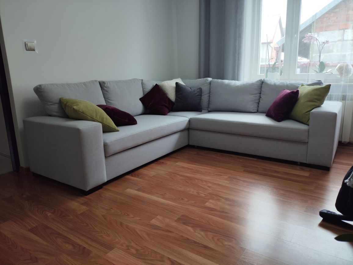 Narożnik z funkcją spania 2.40m x 2.40m szary