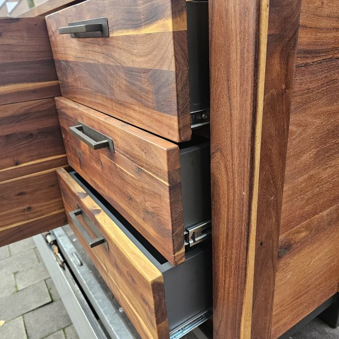 Drewniana komoda industrialna  190,5x85x43