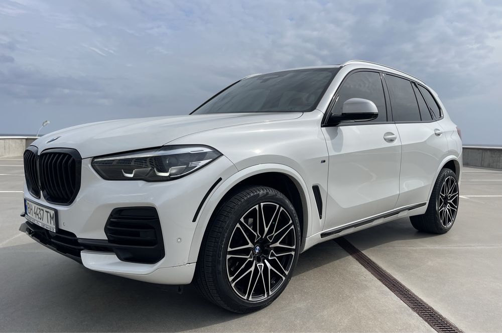 Bmw X5 2022 года