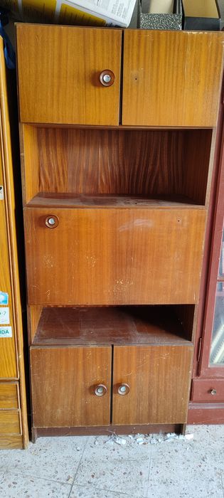 Móvel com escrivaninha