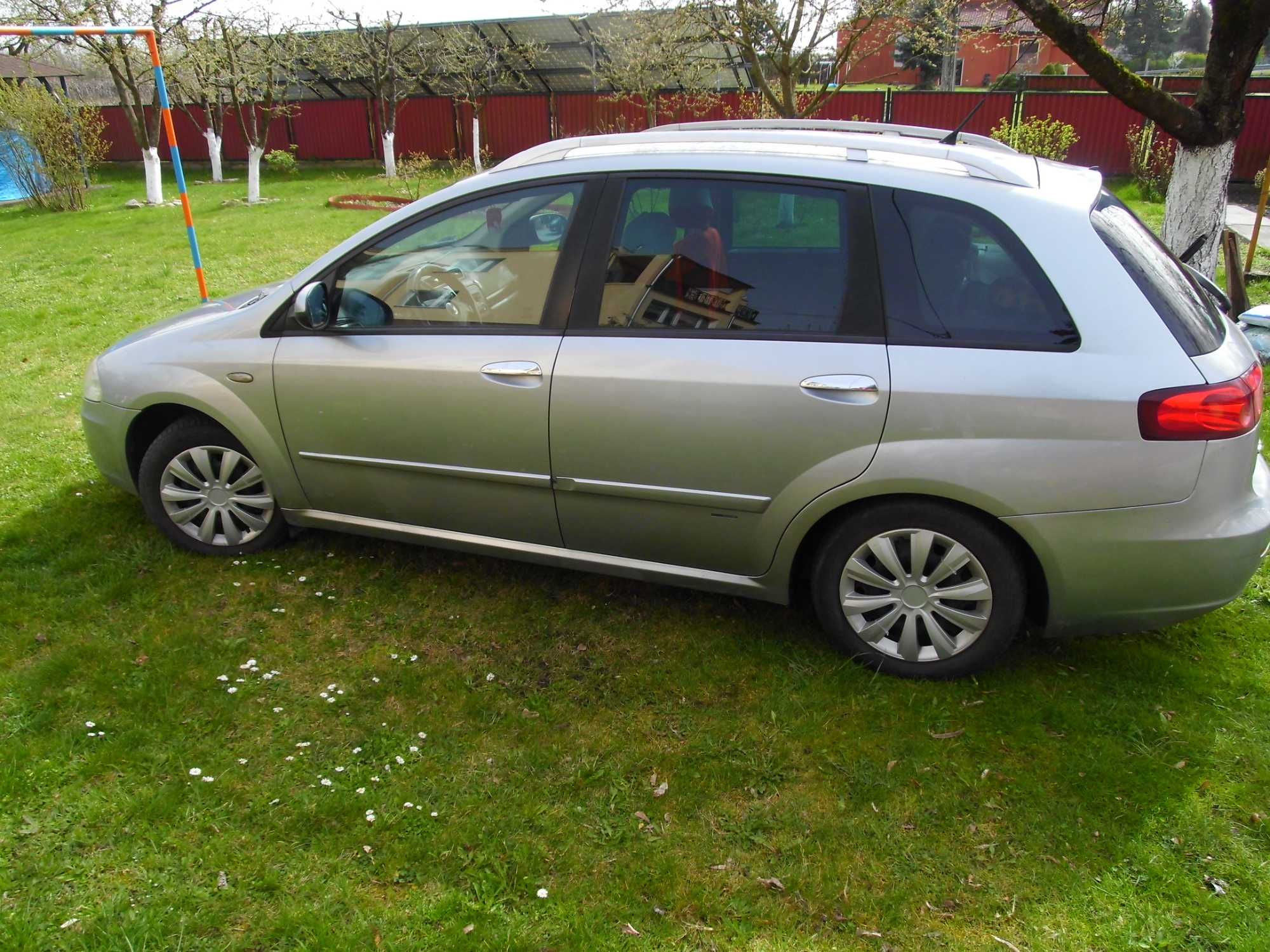 Samochód Fiat Croma 2.2