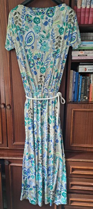 Długa sukienka na lato