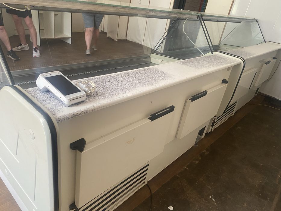 Продам холодильные витрины