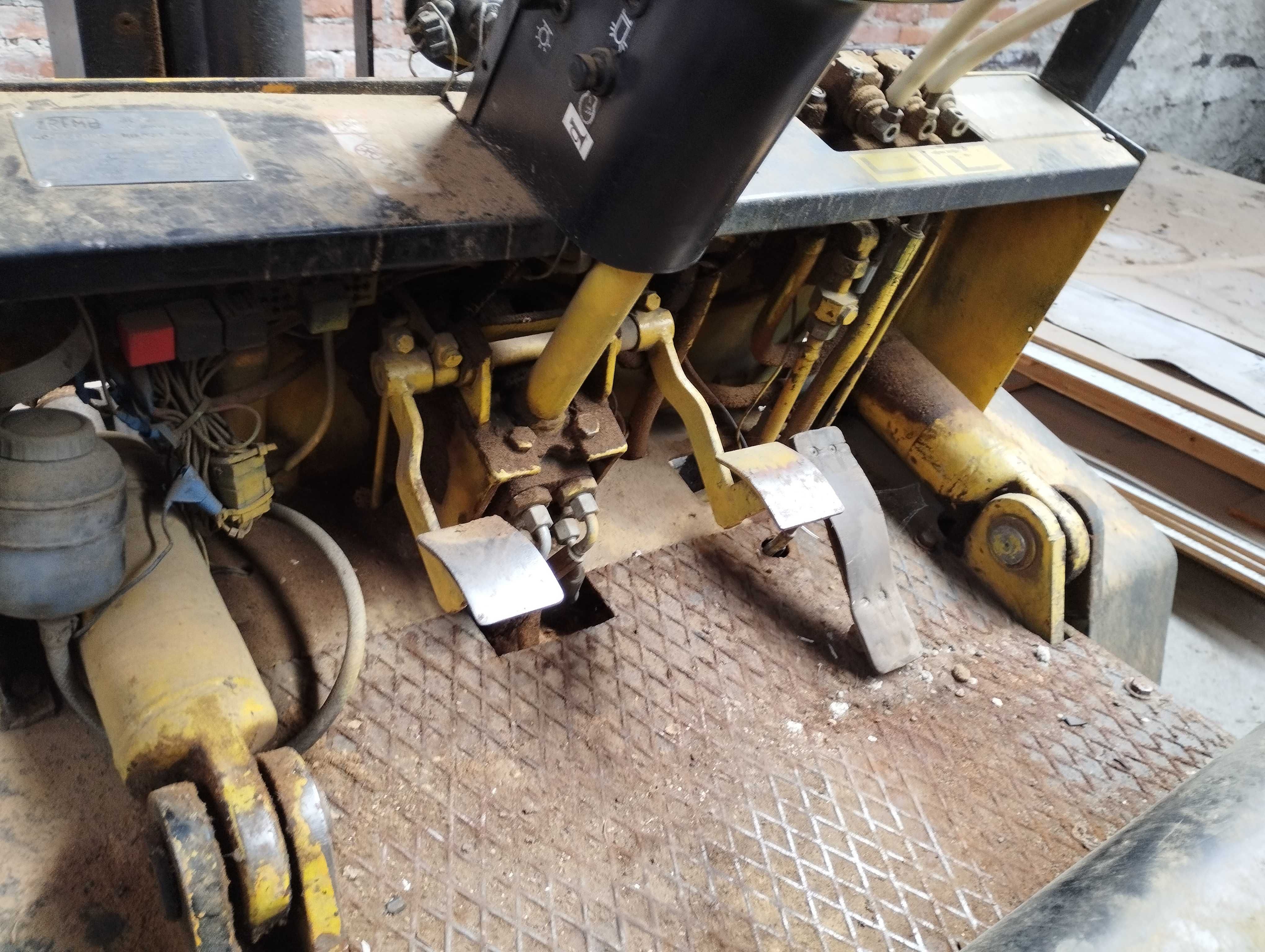 Wózek widłowy spalinowy 3,2 tony, ZREMB, typ GPW-3210