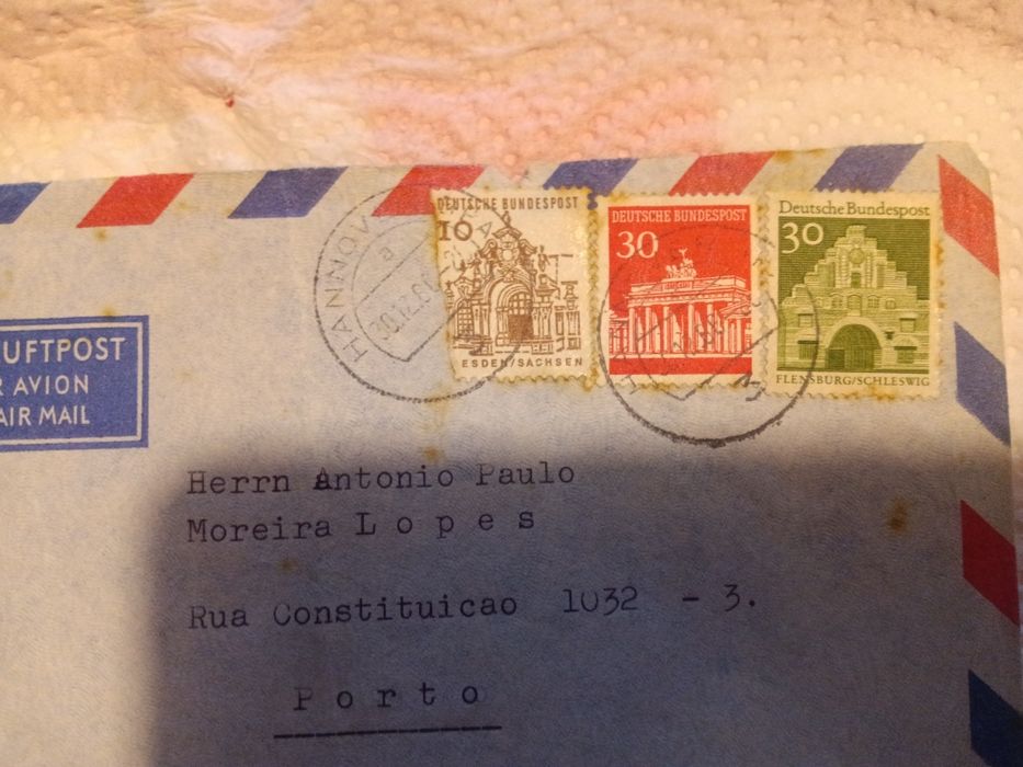 Envelope com selos carimbados