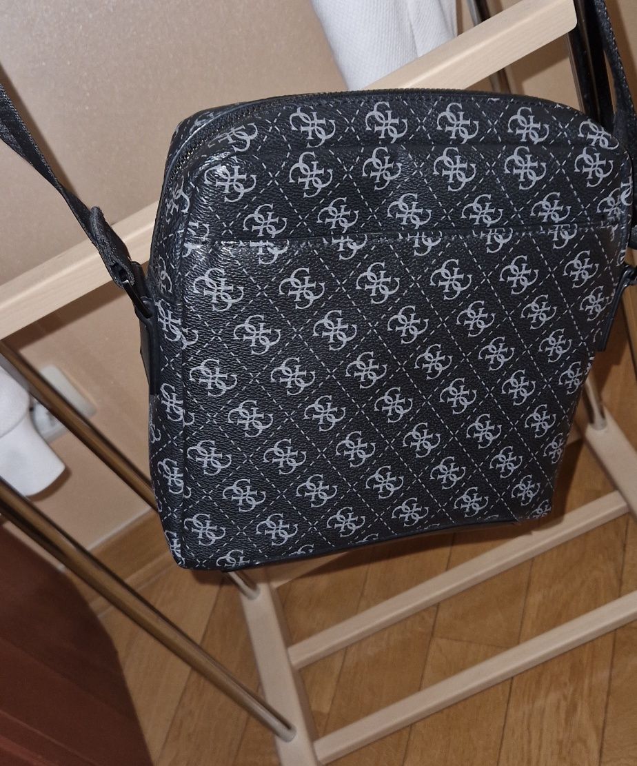 Сумка чоловіка Guess