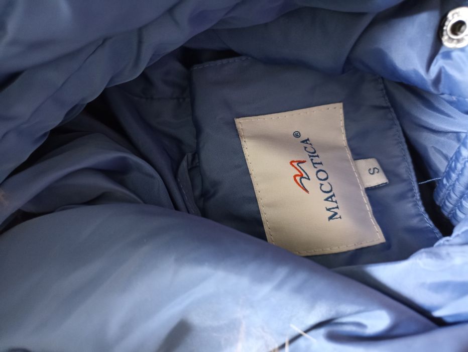 Віддам безкоштовно куртки жіночі дитяча і чоловіча