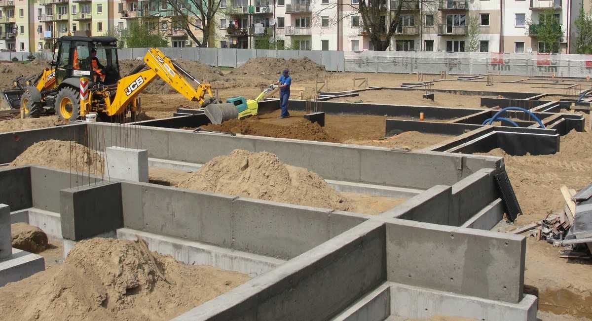 Budowa od podstaw, Prace żelbetowe, Płyty fundamentowe, Roboty ziemne
