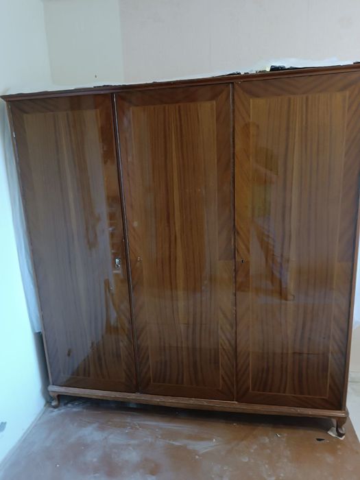 Шафа трьохдверна лакована б/у