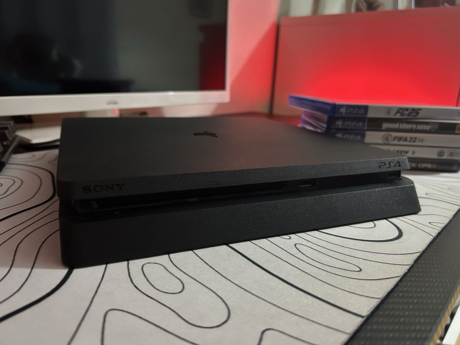 PLAYSTATION 4 SLIM 1TB/ 2 comandos/ 4 jogos